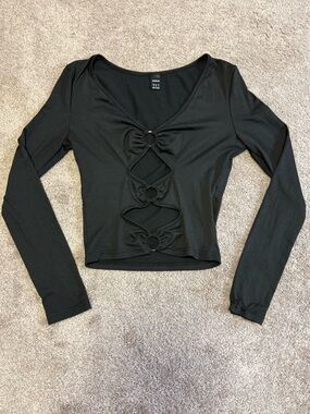 SHEIN Black Long-Sleeve Ring-Detail Crop Top